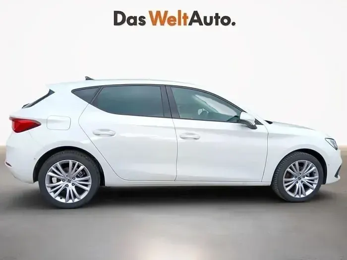 Usado Seat Leon Style 110 CV (80 kW) 2022 Blanco Berlina