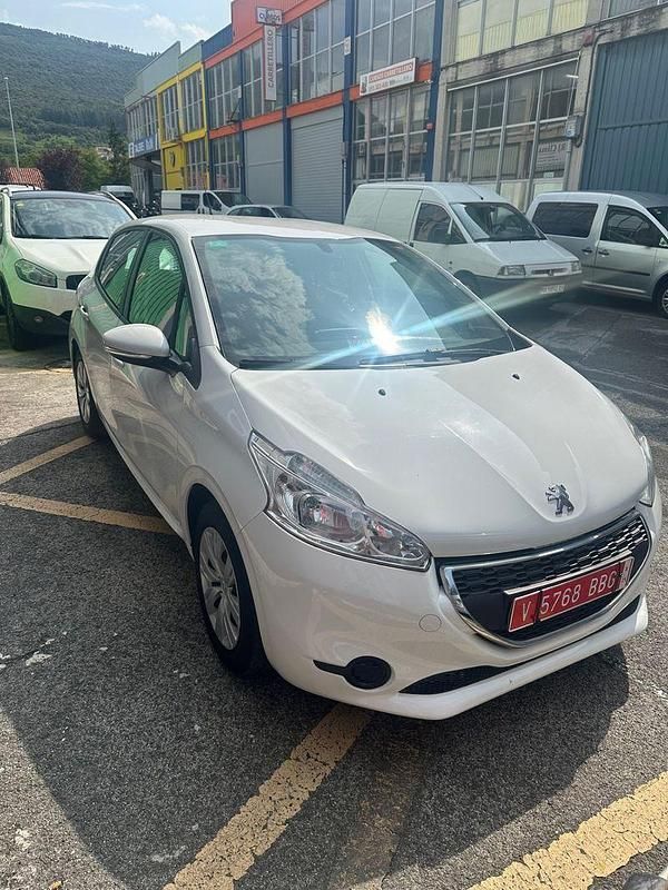 Usado Peugeot 208 Active 68 CV (50 kW) 2012 Blanco Utilitario