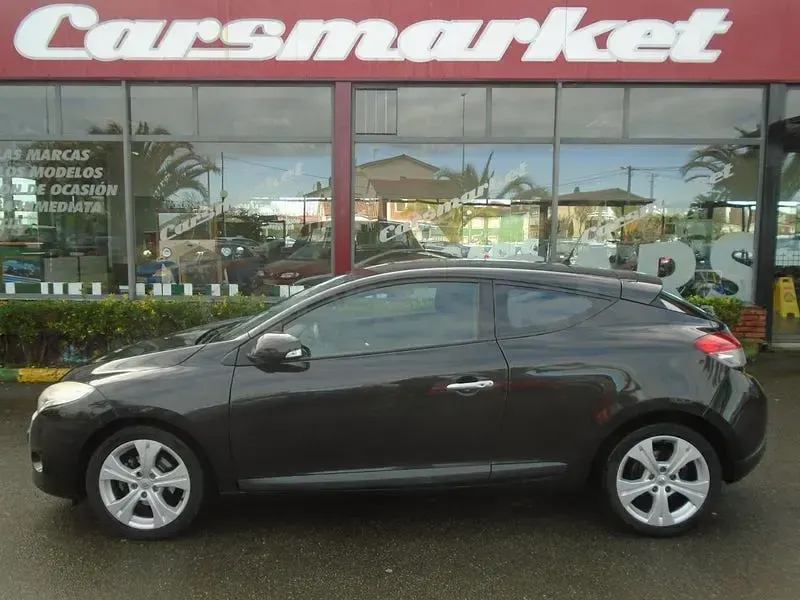 Usado Renault Mégane Dynamique 111 CV (81 kW) 2009 Negro Berlina