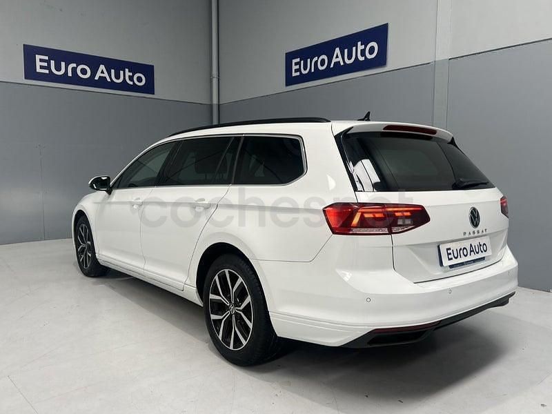 Usado VW Passat Executive 150 CV (110 kW) 2021 Blanco Familiar
