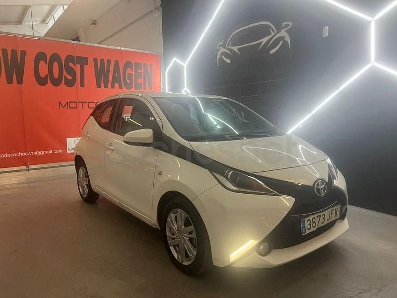 Usado Toyota Aygo X-play 69 CV (50 kW) 2015 Blanco Utilitario
