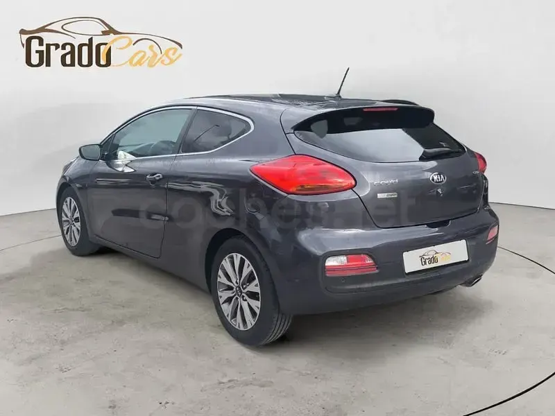 Usado Kia ProCeed GT-Line 136 CV (100 kW) 2016 Gris / plata Utilitario