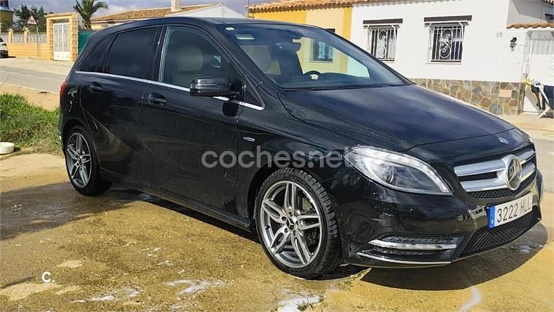 Usado Mercedes B200 136 CV (100 kW) 2012 Negro Monovolumen