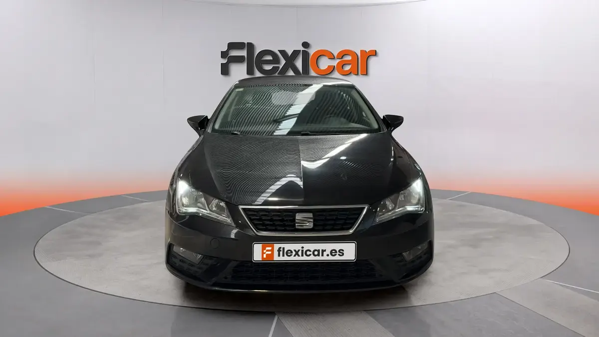 Usado Seat Leon Style 110 CV (80 kW) 2018 Negro Berlina