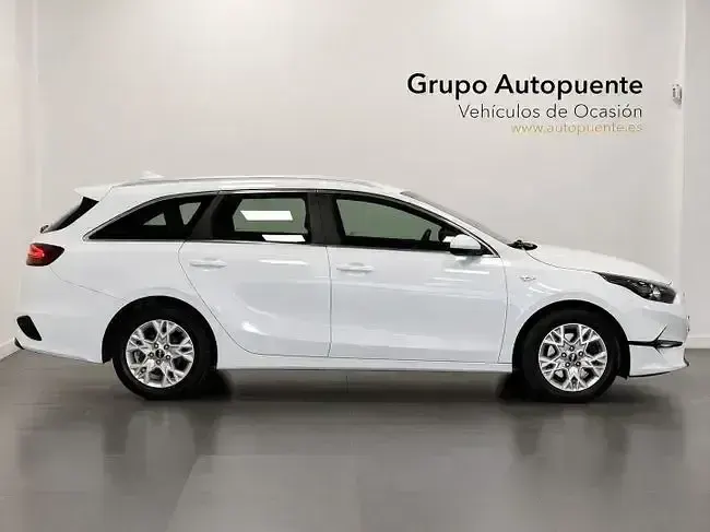 Usado Kia Ceed 136 CV (100 kW) 2023 Blanco Utilitario