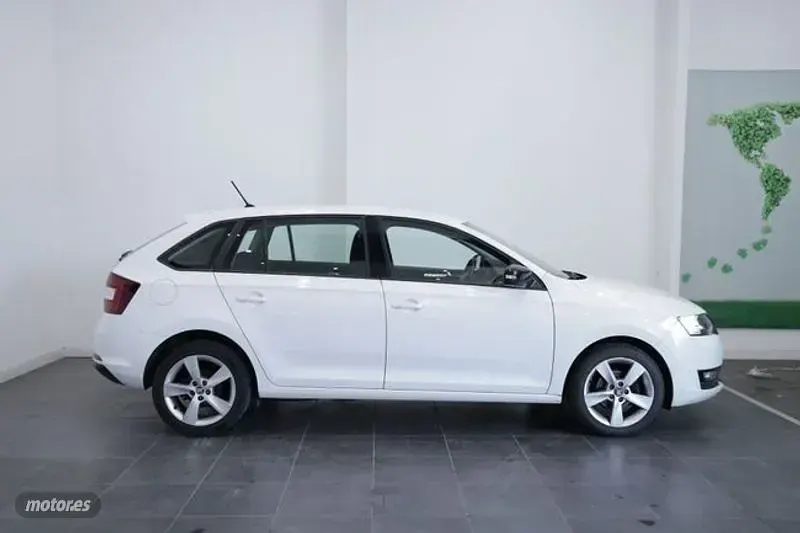 Usado Skoda Rapid Ambition 95 CV (69 kW) 2018 Blanco Utilitario