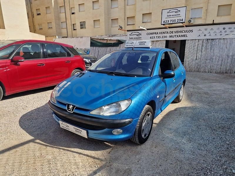 Usado Peugeot 206 70 CV (51 kW) 2002 Azul Berlina