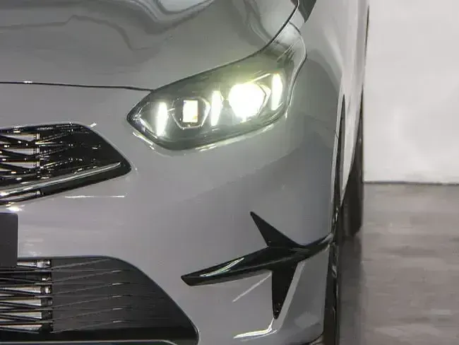 Usado Kia Ceed Style 120 CV (88 kW) 2023 Gris Utilitario