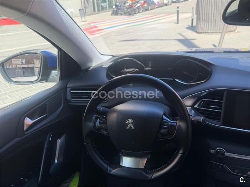 Usado Peugeot 308 Allure 130 CV (95 kW) 2018 Azul Berlina
