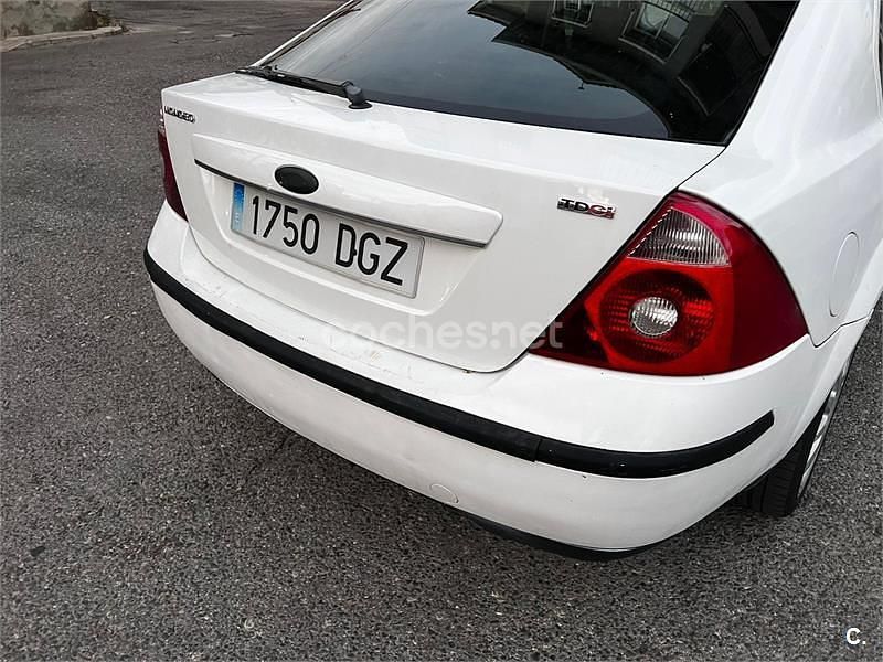 Usado Ford Mondeo Trend 155 CV (114 kW) 2004 Blanco Berlina