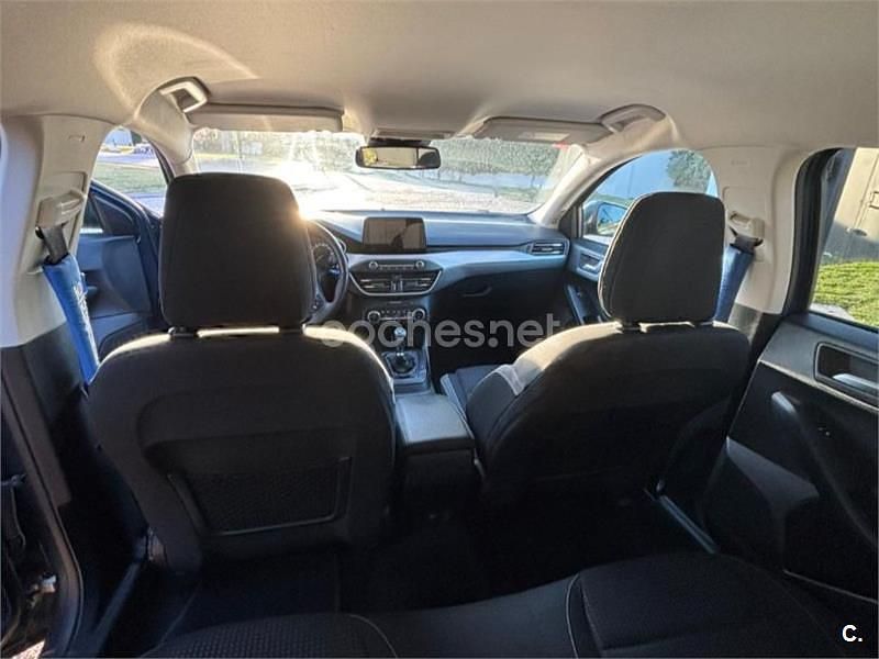 Usado Ford Focus Trend 125 CV (91 kW) 2018 Azul Berlina