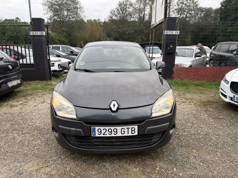Usado Renault Mégane GrandTour Dynamique 105 CV (77 kW) 2010 Gris / plata Familiar