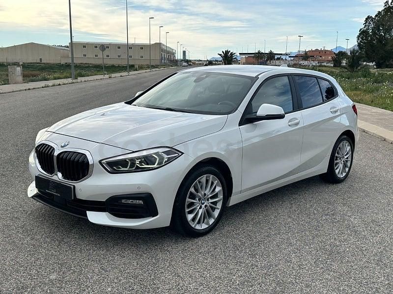 Usado BMW 118 Comfort Edition 150 CV (110 kW) 2021 Blanco Utilitario