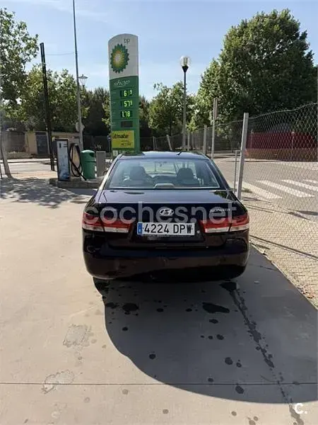 Usado Hyundai Sonata Style 161 CV (118 kW) 2005 Granate Berlina