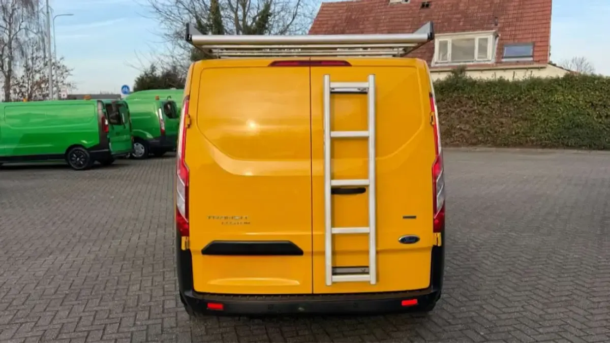 Usado Ford Transit Custom Ambiente 105 CV (77 kW) 2019 Amarillo Van
