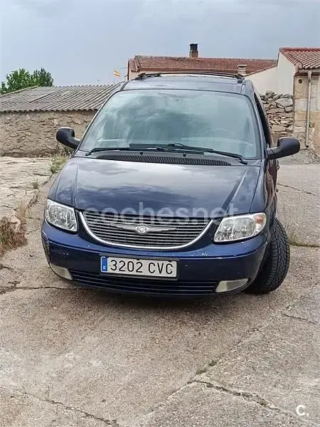 Usado Chrysler Voyager 140 CV (102 kW) 2004 Azul Monovolumen