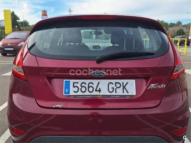 Usado Ford Fiesta Trend 96 CV (70 kW) 2009 Granate Berlina