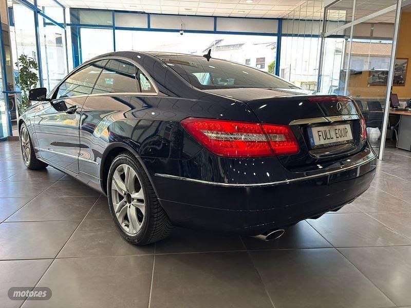 Usado Mercedes E220 Avantgarde 163 CV (119 kW) 2011 Azul Coupe
