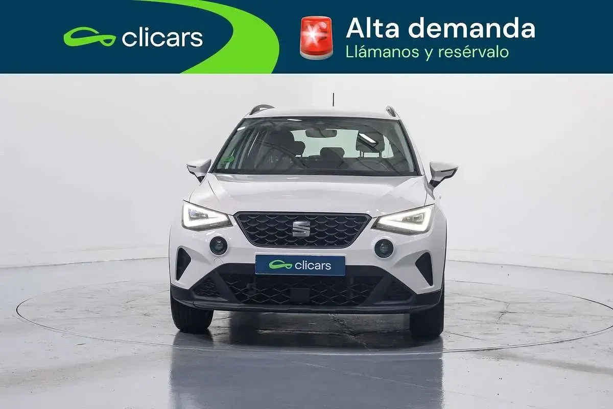 Usado Seat Arona Style 110 CV (80 kW) 2023 Blanco SUV