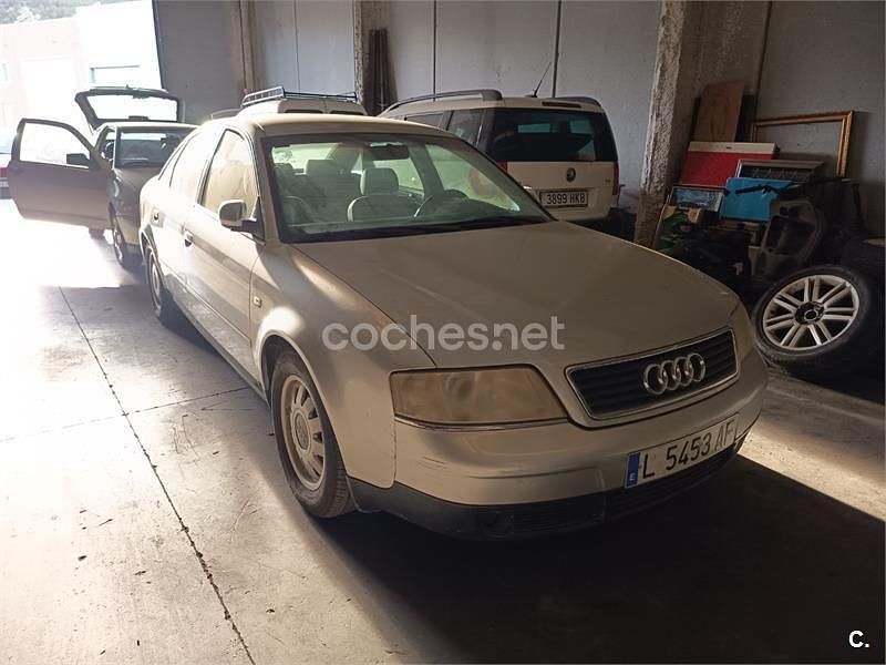 Usado Audi A6 150 CV (110 kW) 1999 Gris / plata Familiar