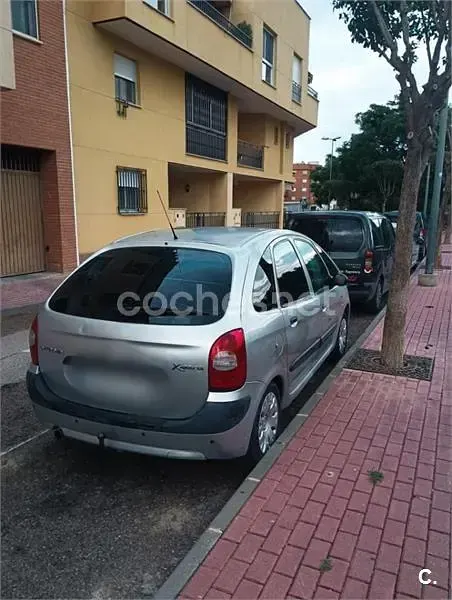 Usado Citroën Xsara Picasso Exclusive 110 CV (80 kW) 2004 Gris / plata Monovolumen