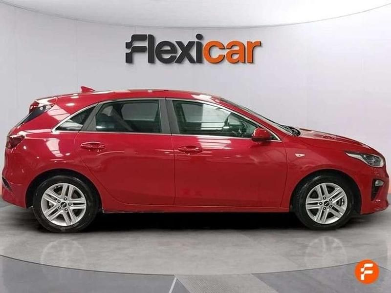 Usado Kia Ceed 120 CV (88 kW) 2021 Rojo Utilitario