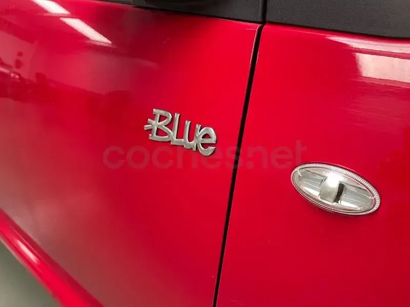 Usado Toyota Aygo Style 68 CV (50 kW) 2010 Rojo Utilitario