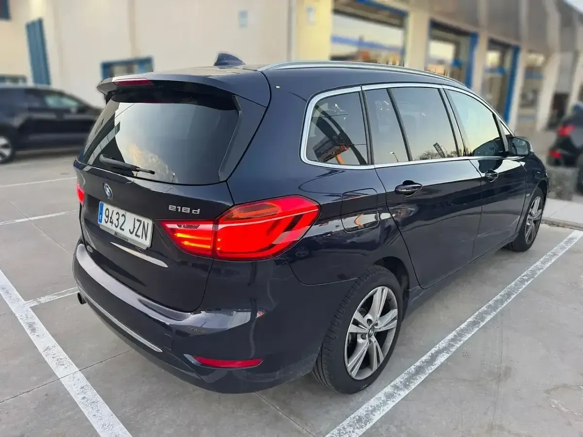 Usado BMW 218 Comfort Edition 151 CV (111 kW) 2017 Negro Familiar