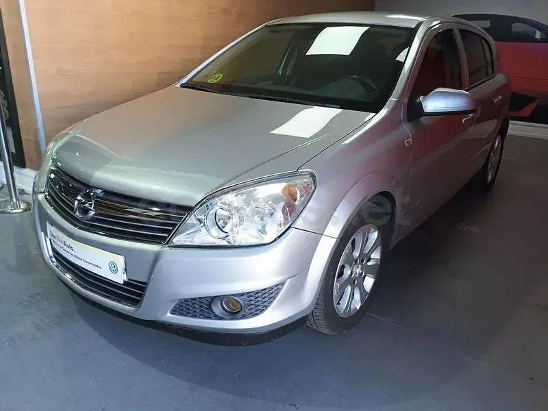 Usado Opel Astra Enjoy 100 CV (73 kW) 2008 Gris / plata Berlina