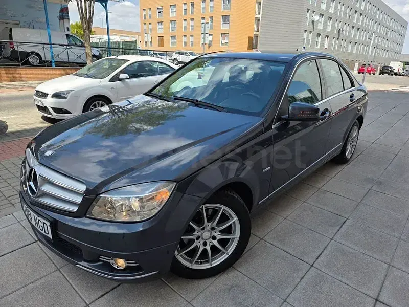Usado Mercedes C200 Avantgarde 136 CV (100 kW) 2010 Azul Berlina