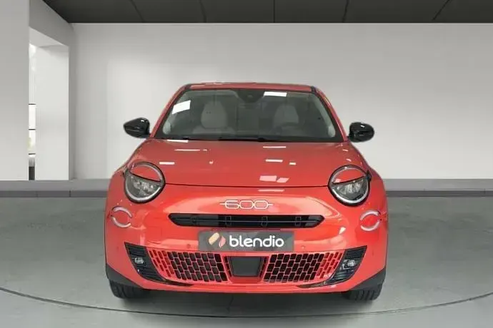 Usado Fiat 600 La Prima 116 kW (158 CV) 2025 Naranja Berlina