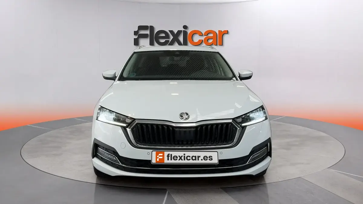 Usado Skoda Octavia Ambition 150 CV (110 kW) 2024 Blanco Familiar