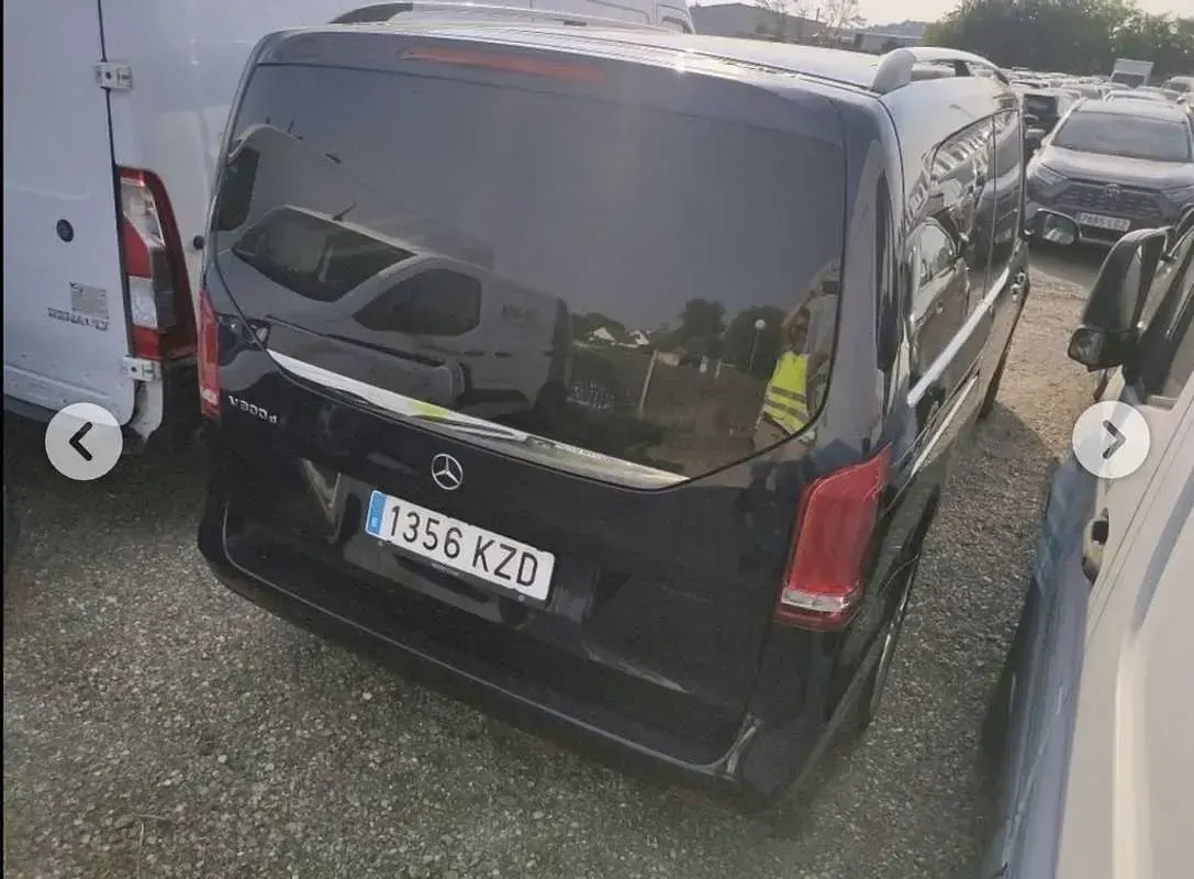 Usado Mercedes V300 Avantgarde 238 CV (175 kW) 2019 Azul Monovolumen