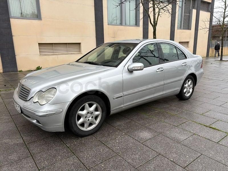Usado Mercedes C220 Avantgarde 143 CV (105 kW) 2002 Gris / plata Berlina