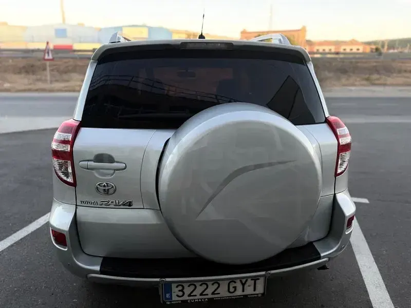 Usado Toyota RAV4 Active 150 CV (110 kW) 2010 Gris / plata SUV