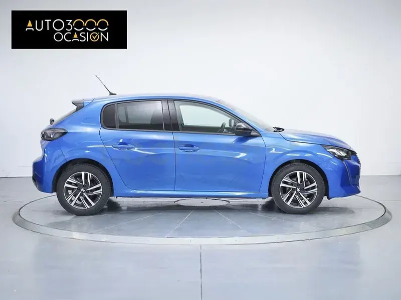 Usado Peugeot 208 Allure 100 CV (73 kW) 2023 Azul Utilitario