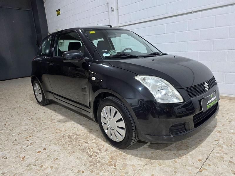 Negro Usado 2005 Suzuki Swift GL Utilitario | 2200 € (Precio justo) - Imagen 1/4