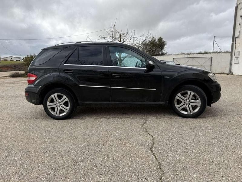Usado Mercedes ML300 204 CV (150 kW) 2010 Negro SUV