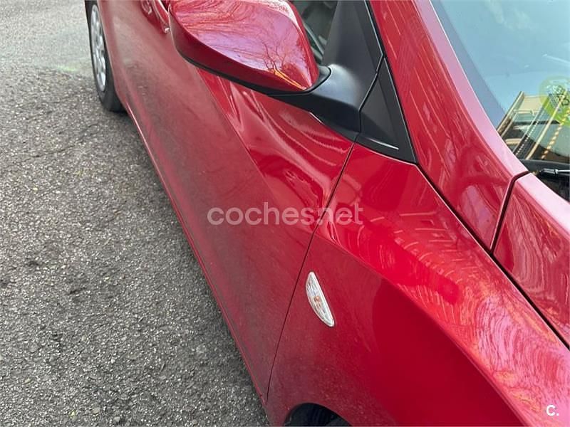 Begagnad Hyundai i30 90 HK (66 kW) 2013 Röd Sedan