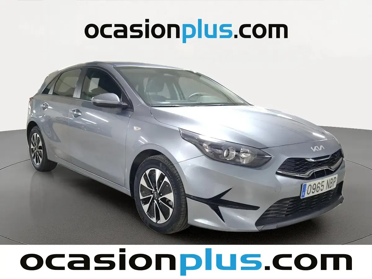 Usado Kia Ceed 101 CV (74 kW) 2025 Gris plata Utilitario