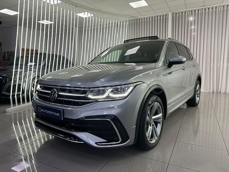 Gris / plata Usado 2023 VW Tiguan Allspace R-line SUV | 38.990 € (Precio justo) - Imagen 1/4