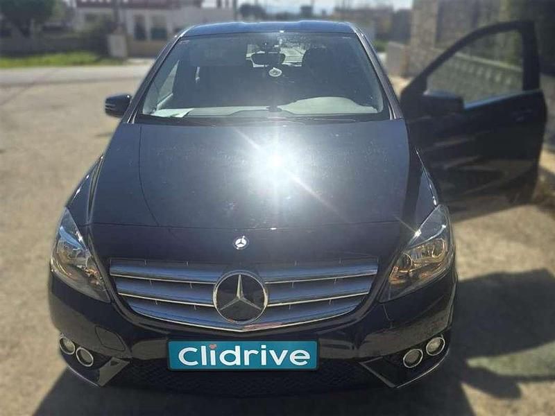 Usado Mercedes B180 122 CV (89 kW) 2012 Negro Utilitario