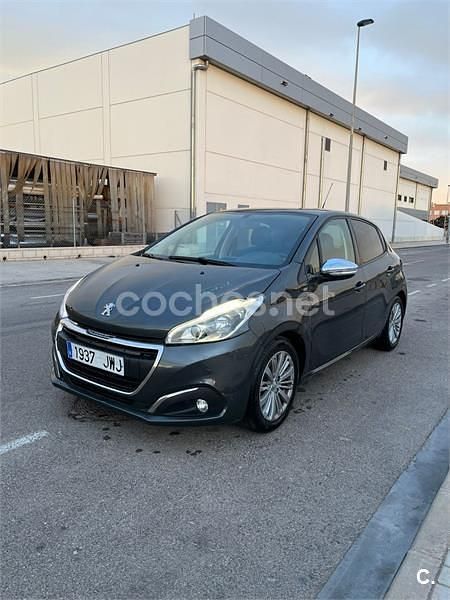 Gris / plata Usado 2017 Peugeot 208 Style Utilitario | 4800 € (Super precio) - Imagen 1/4