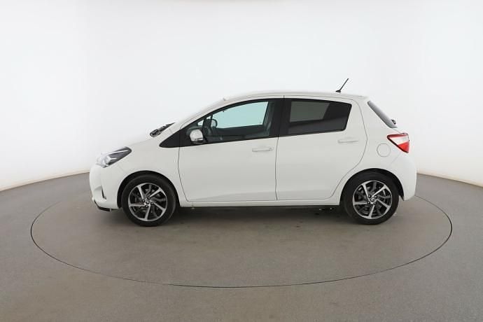 Usado Toyota Yaris Active 111 CV (81 kW) 2020 Blanco Berlina