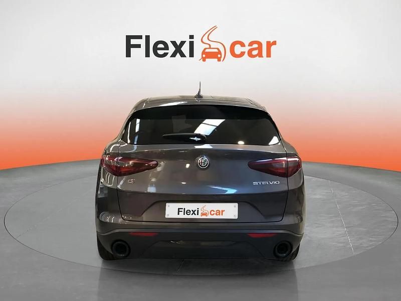 Usado Alfa Romeo Stelvio Sprint 190 CV (139 kW) 2022 Gris SUV