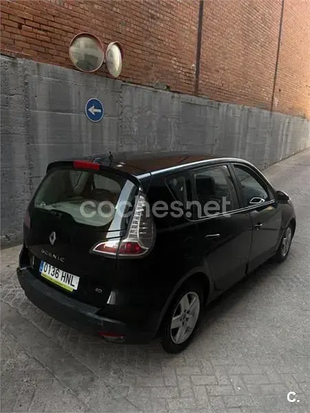 Usado Renault Scénic III Expression 95 CV (69 kW) 2013 Negro Monovolumen