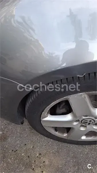 Usado VW Golf V Highline 140 CV (102 kW) 2007 Gris / plata Berlina