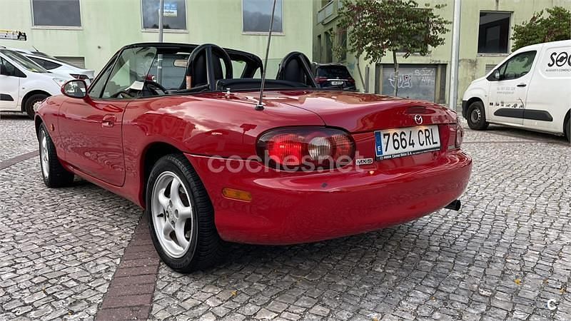 Usado Mazda MX5 Active 110 CV (80 kW) 2004 Rojo Descapotable