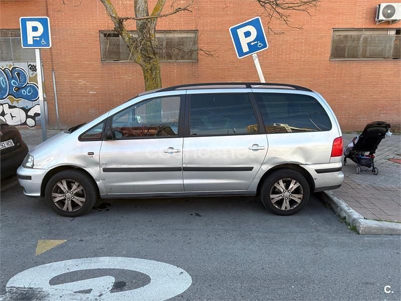 Usado Seat Alhambra Reference 140 CV (102 kW) 2010 Gris / plata Monovolumen