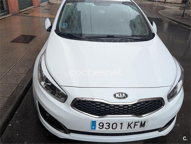 Usado Kia Ceed GT 136 HP (100 kW) 2017 Branco Sedan